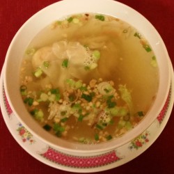 soupe de raviolis aux crevettes